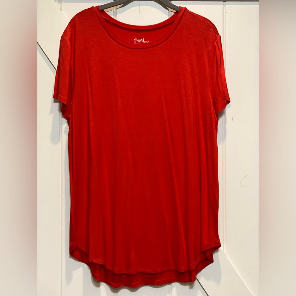 Red Grace & Lace Perfect Scoop Neck Tee, Size Large